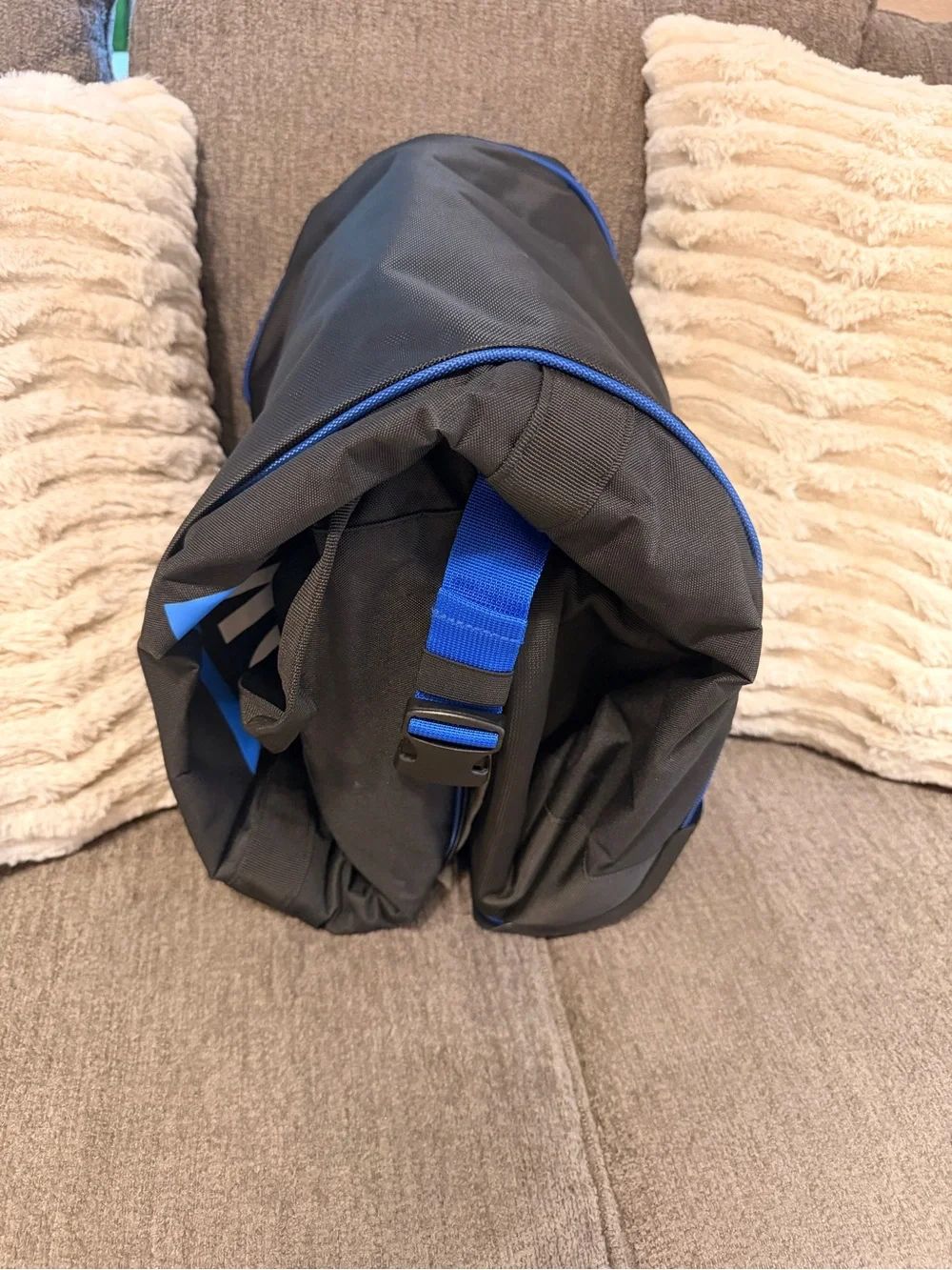 Brand new Zeemo Black and Blue golf traveling bag